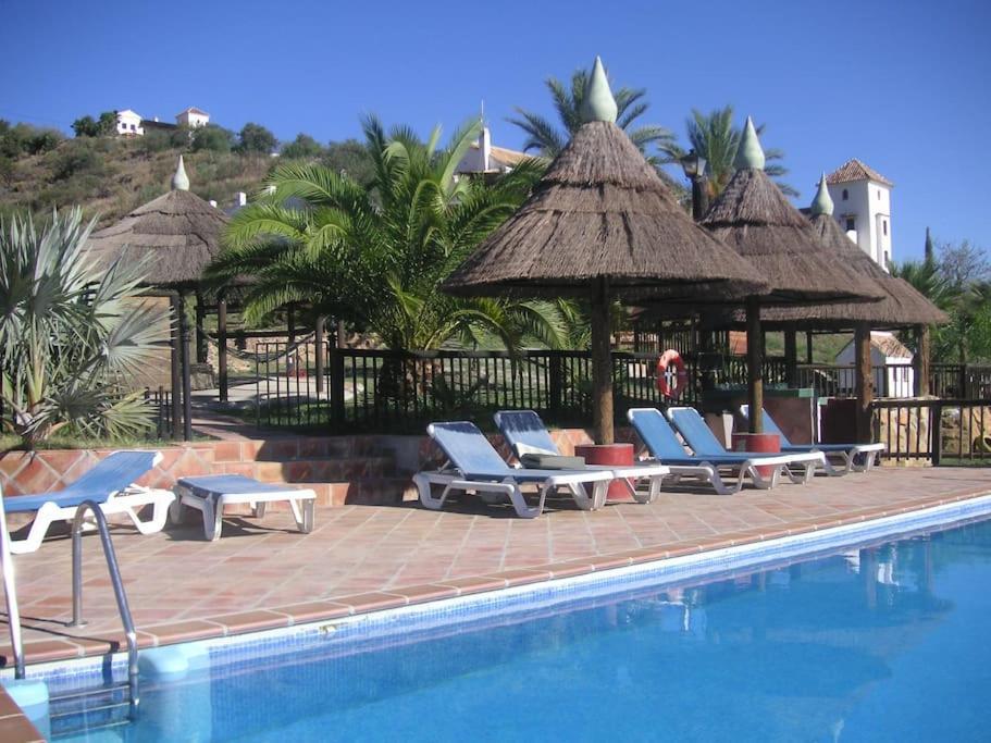 טולוקס Tiny House 12M2 In Holiday Park With 55 M2 Pool מראה חיצוני תמונה